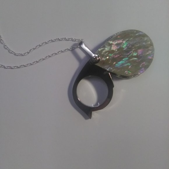 Magnifying Glass Ornate Engraved & MOP Back Jewelers' Loupe Pendant Neck… - Picture 5 of 10